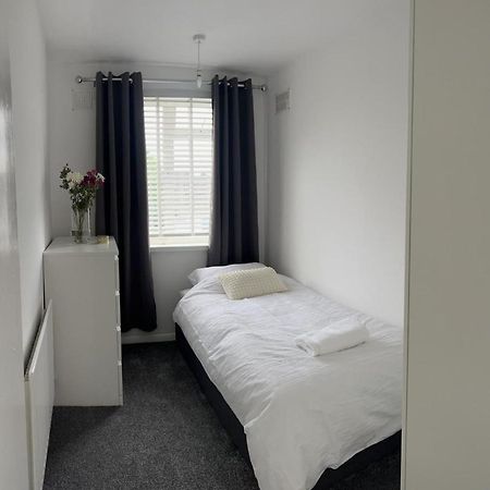 Crown Road Apartment Sittingbourne Eksteriør billede