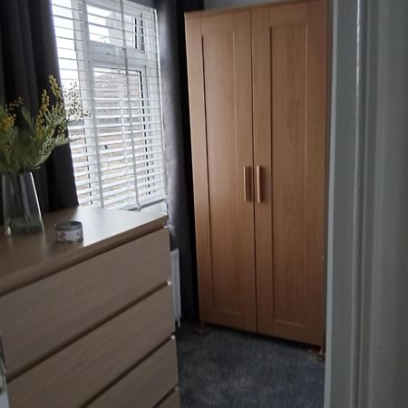 Crown Road Apartment Sittingbourne Eksteriør billede