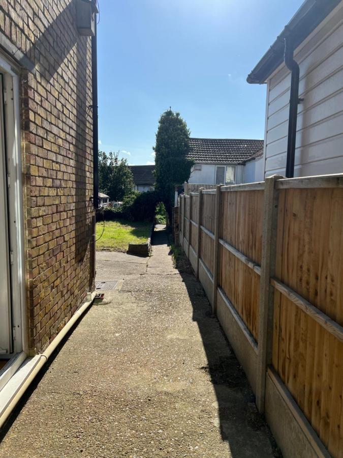 Crown Road Apartment Sittingbourne Eksteriør billede