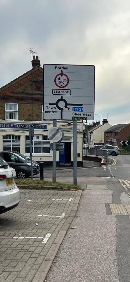 Crown Road Apartment Sittingbourne Eksteriør billede