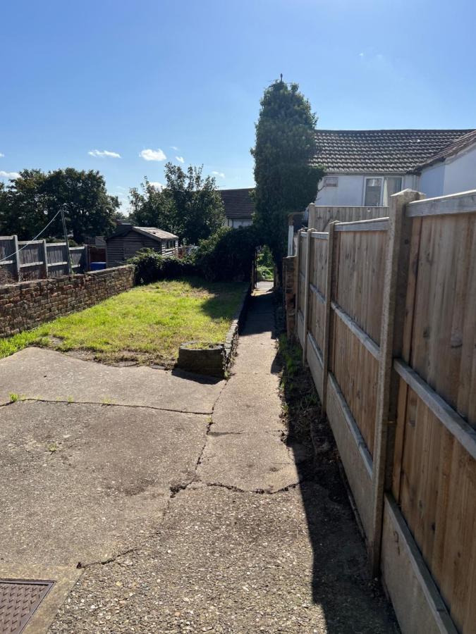 Crown Road Apartment Sittingbourne Eksteriør billede